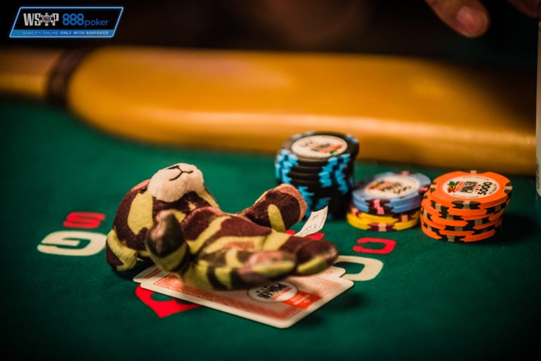 Glücksbringer am Tisch Chip Protectors und Co. 888 Poker